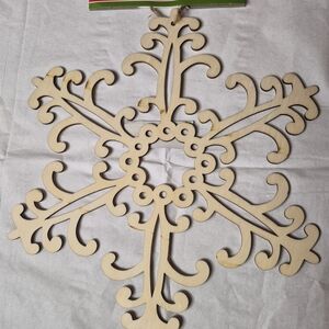 Set of 4 Artminds 9.5-inch Snowflake Ornaments Unfinished Wooden Laser Cut